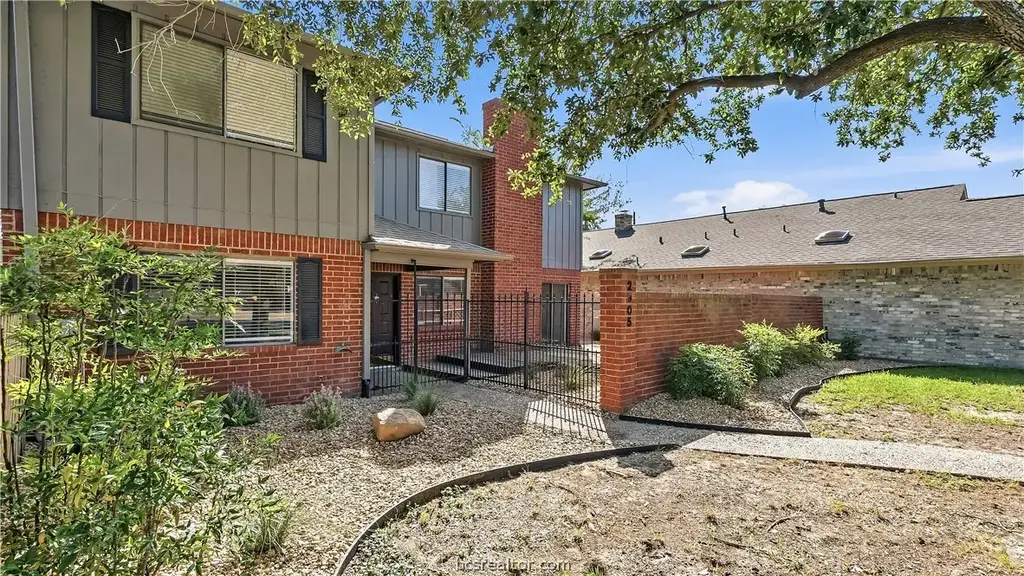 2905 Broadmoor Drive, Bryan