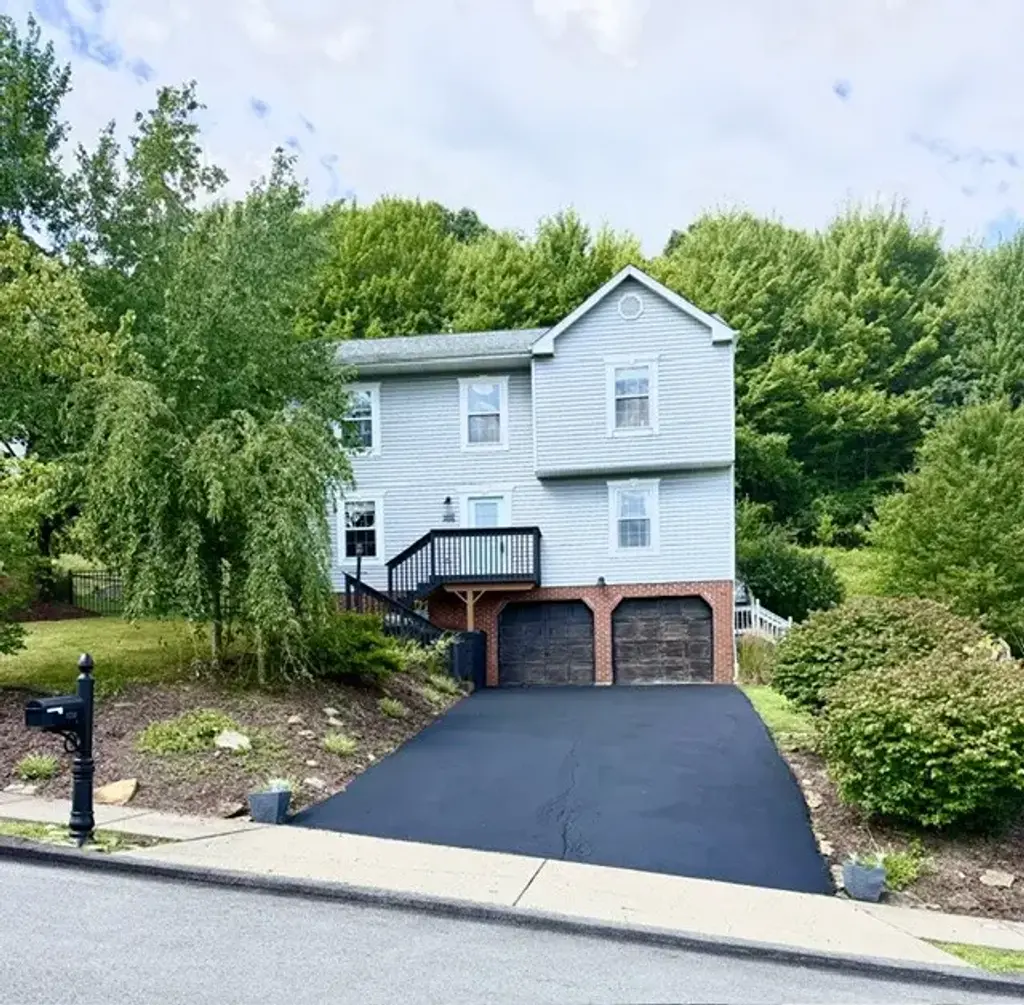 1214 Sandstone Court , West Deer