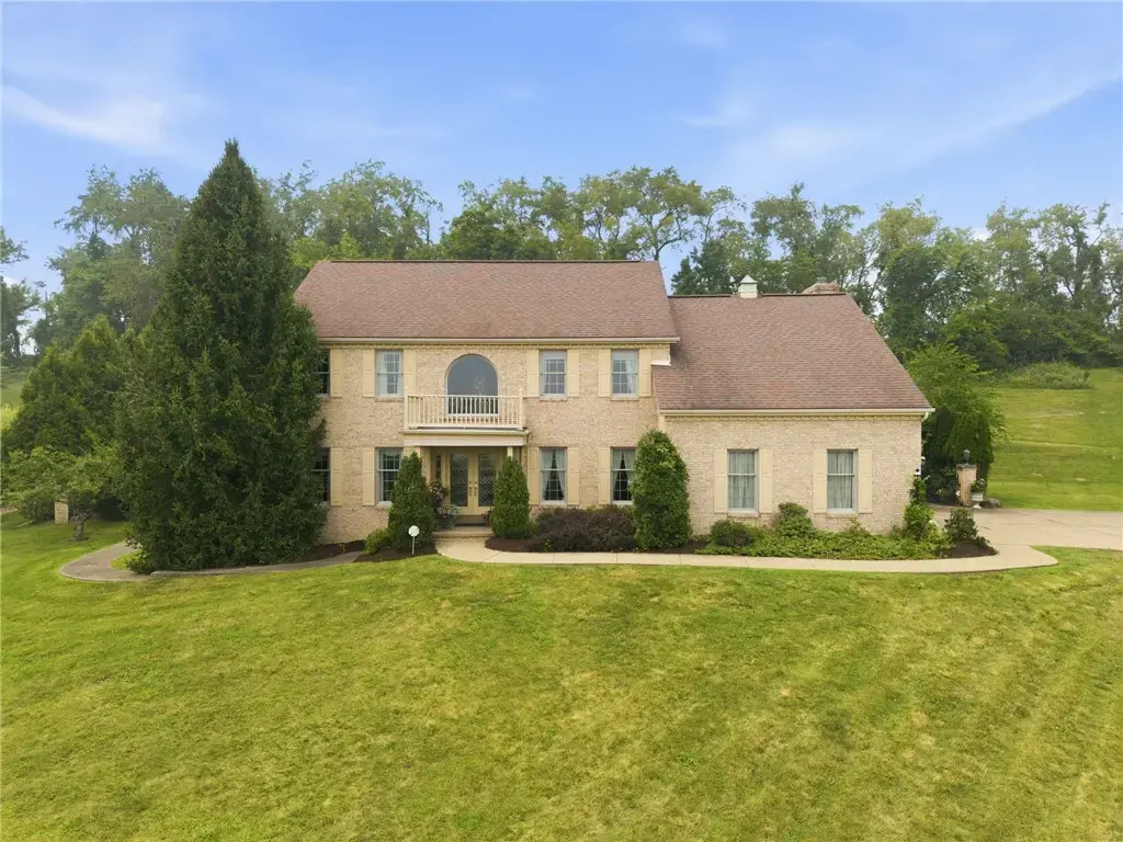 8 Crystol Court, Penn