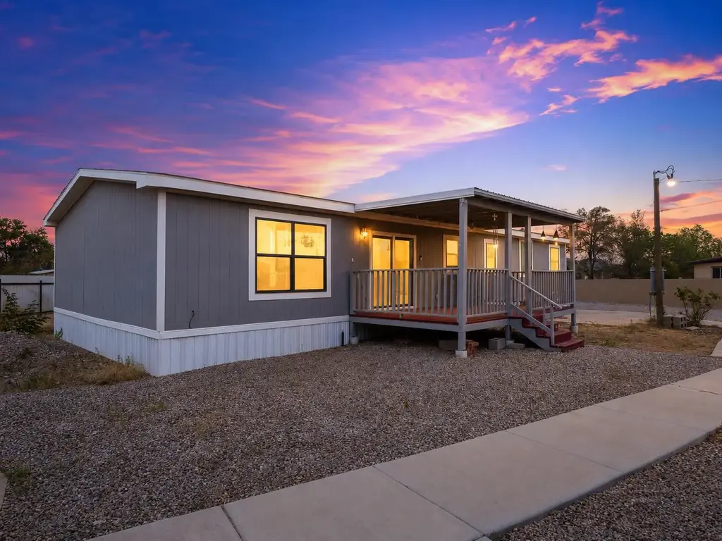 5220 Cerritos Avenue, Los Lunas