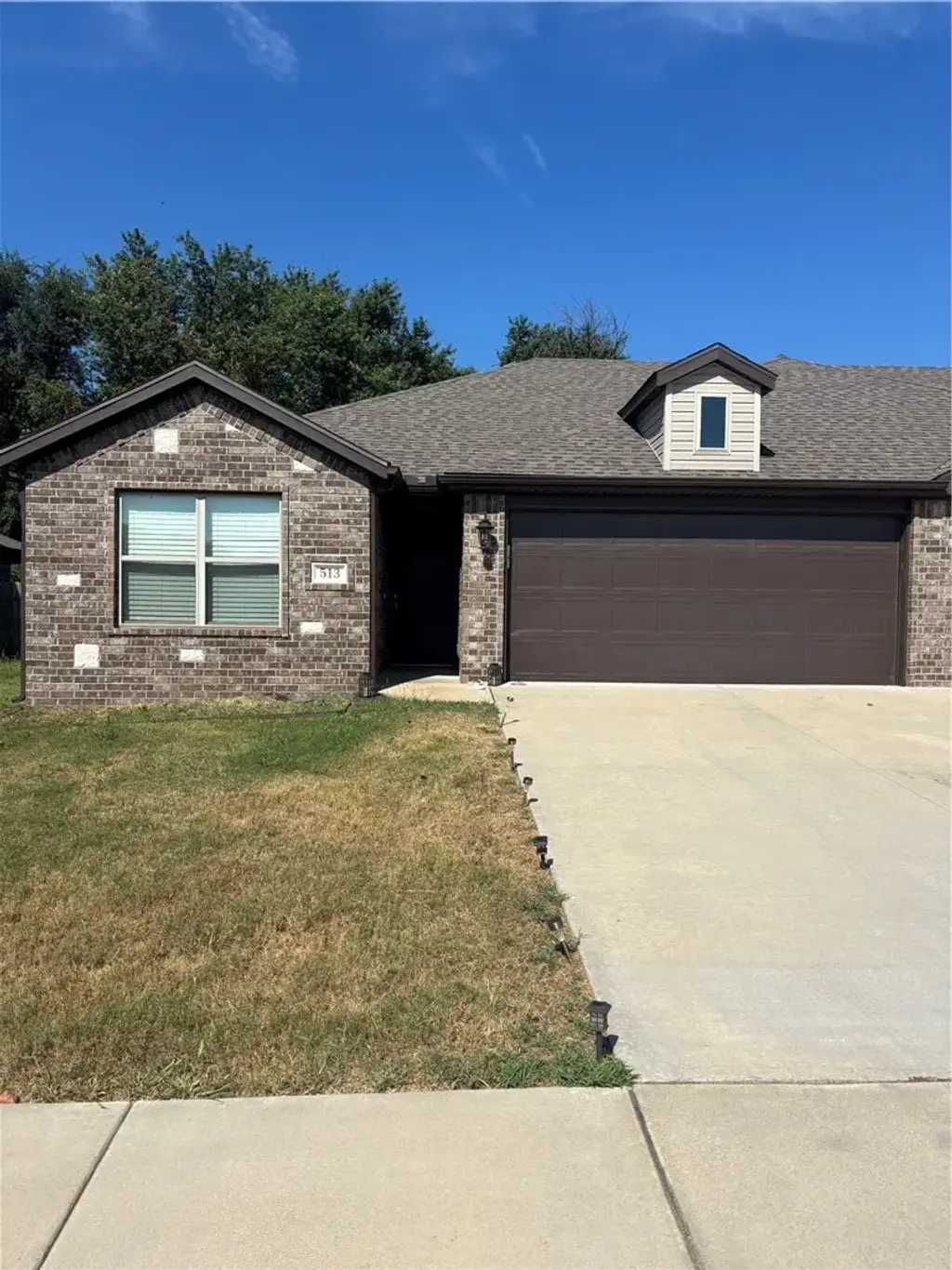 513 Vee Street, Centerton