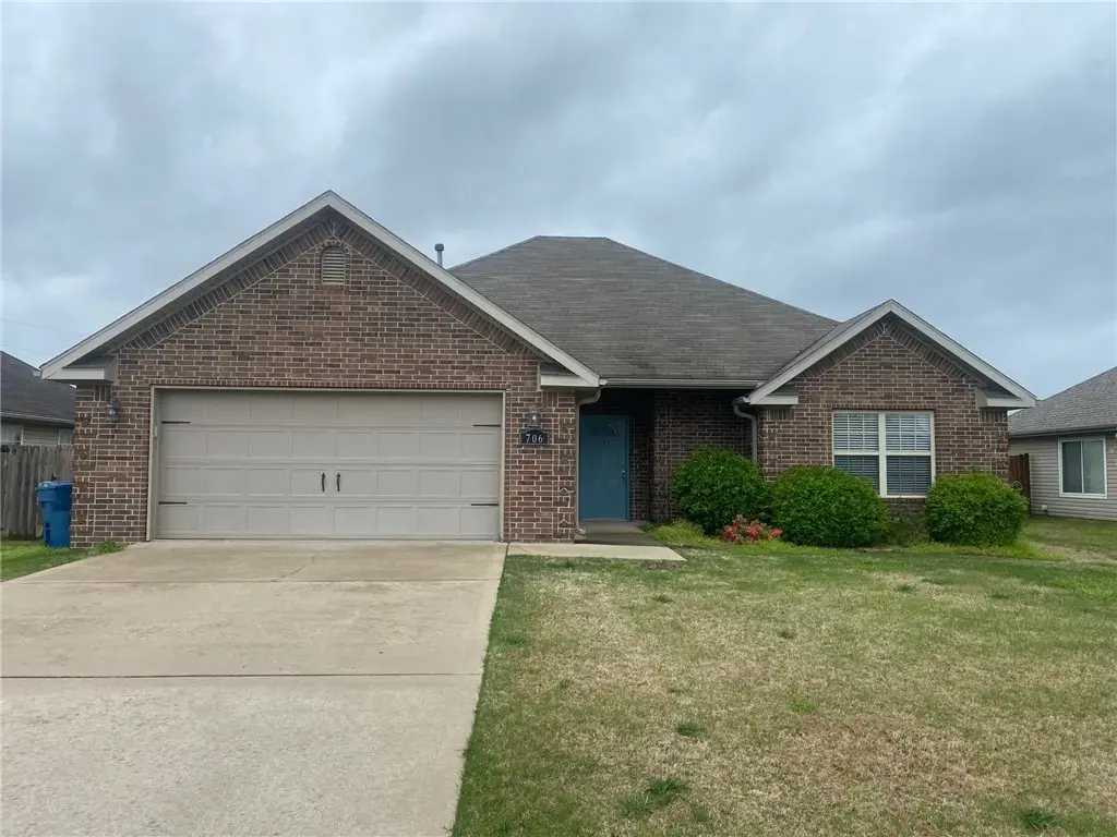 706 Sw Castlewood Street, Bentonville