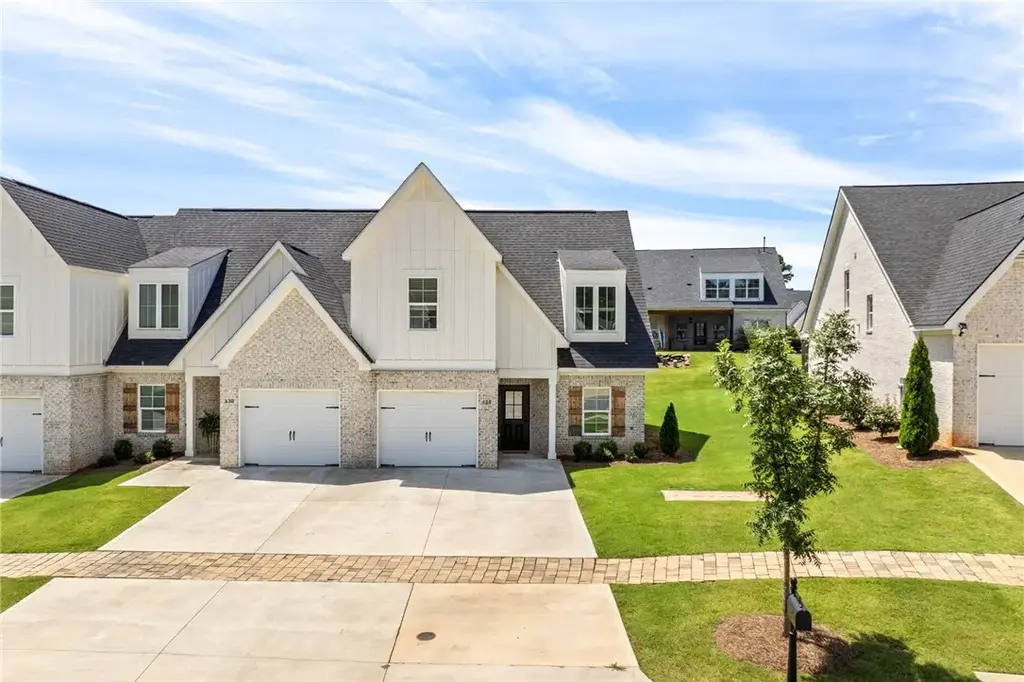 628 Thornberry Dr, Auburn