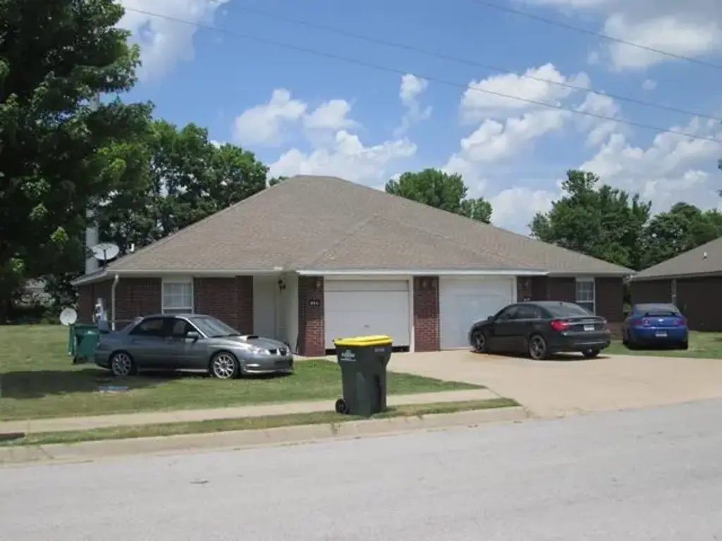 853 Meadowlands Drive, Centerton