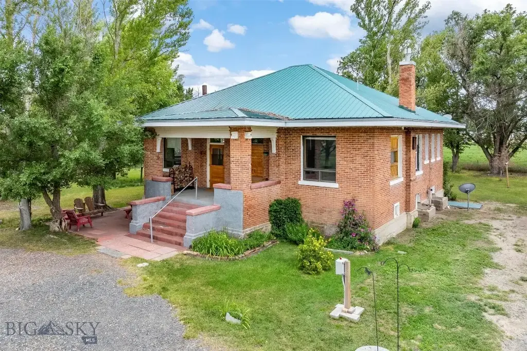 27 Sugar Beet Row, Whitehall