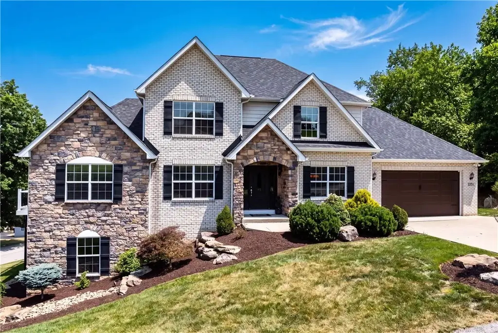 4511 Country Club Drive , Whitehall