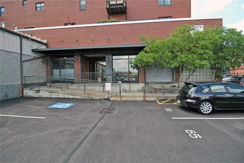 2250 Mary Street 214, South Side