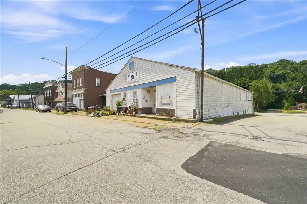 204 2nd Avenue, Sutersville
