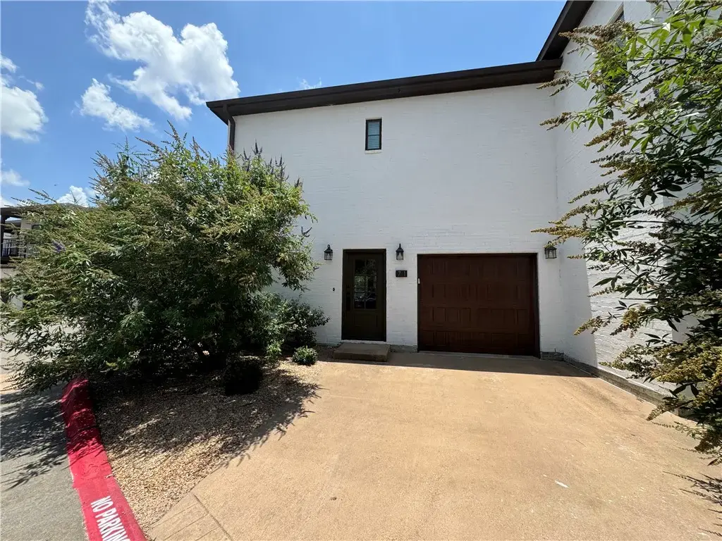 203 Brentwood Drive E 71, College Station