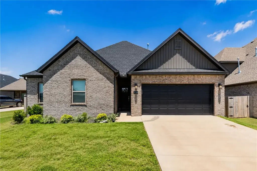 1930 Lordsburg Court, Bentonville