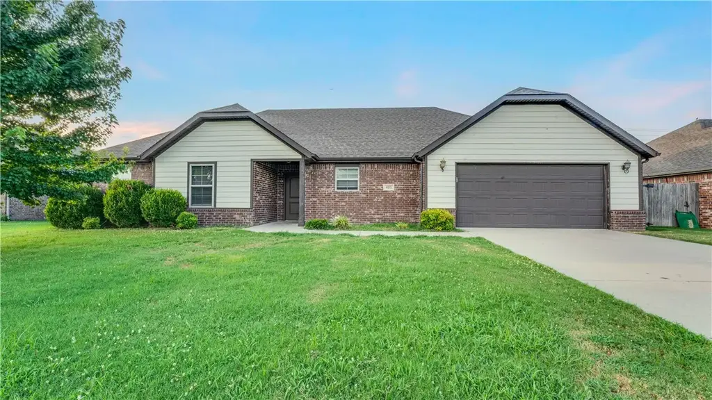 421 Capri Street, Centerton