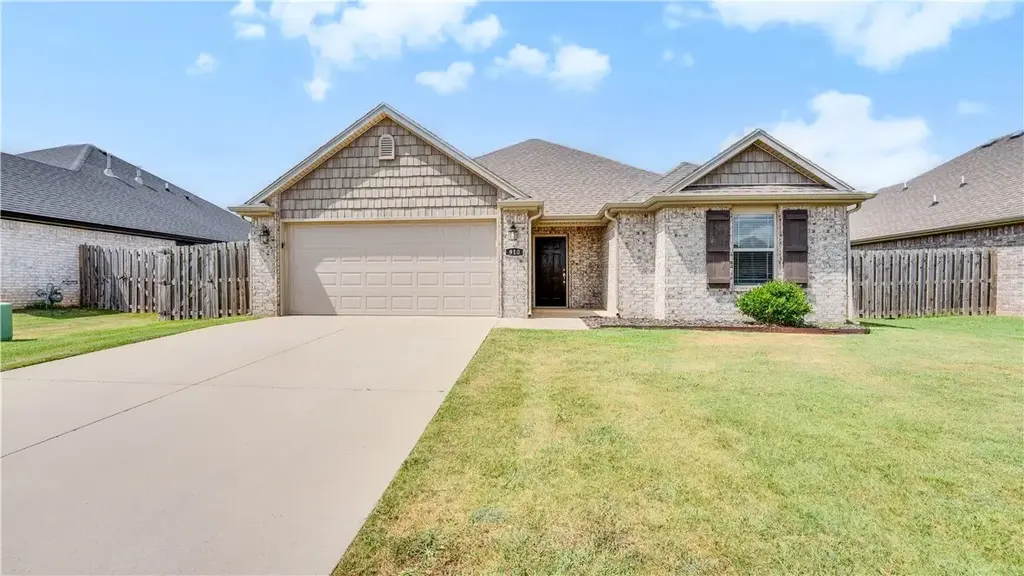 910 Sassafras Lane, Centerton