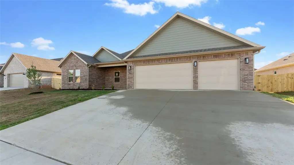 97 N Adler Avenue, Farmington