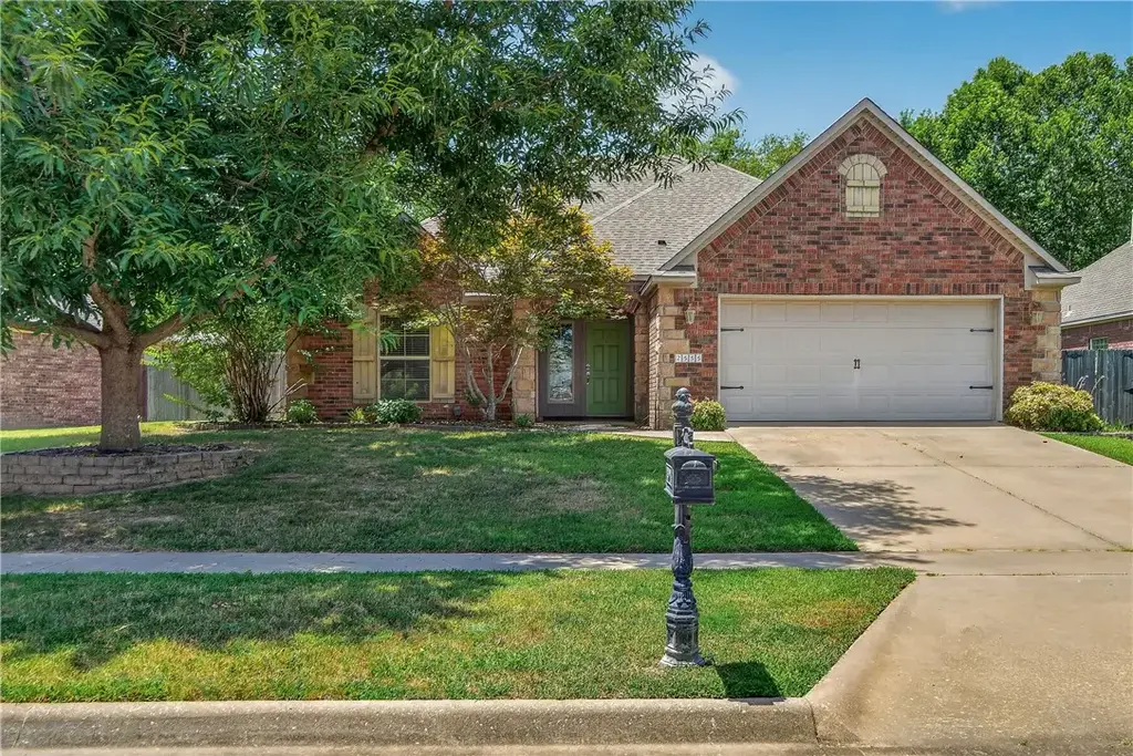 2555 N Trafalger Drive, Fayetteville