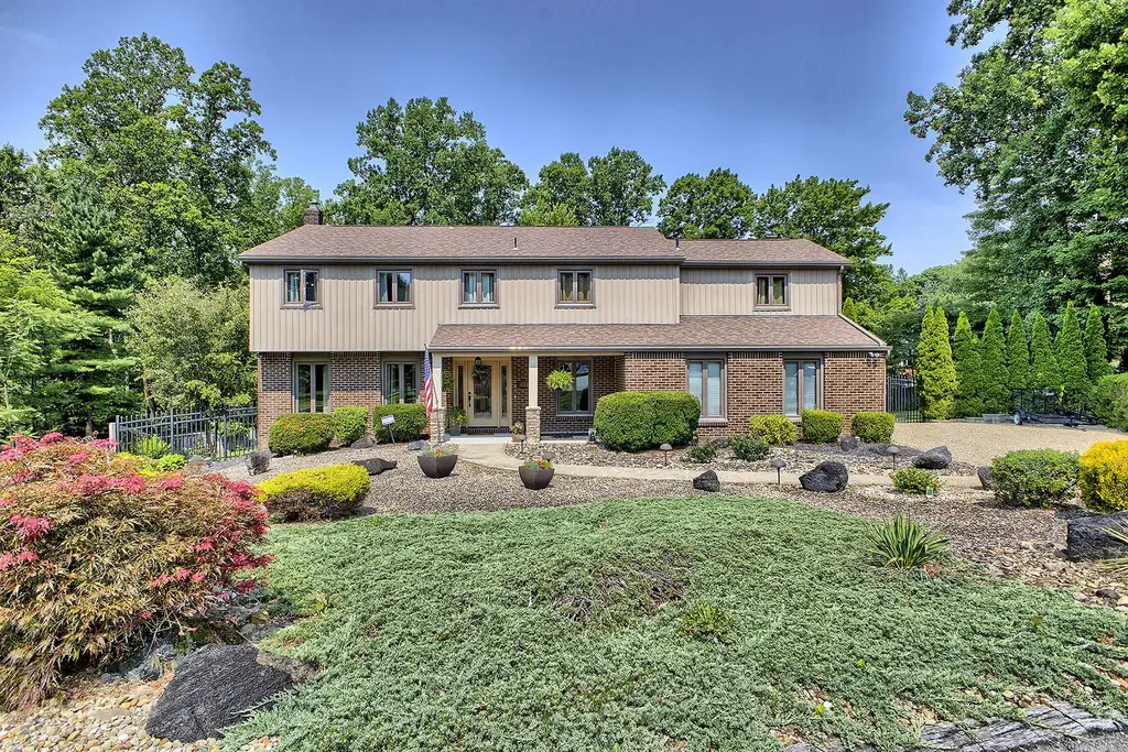 651 Buckingham Drive, Hempfield