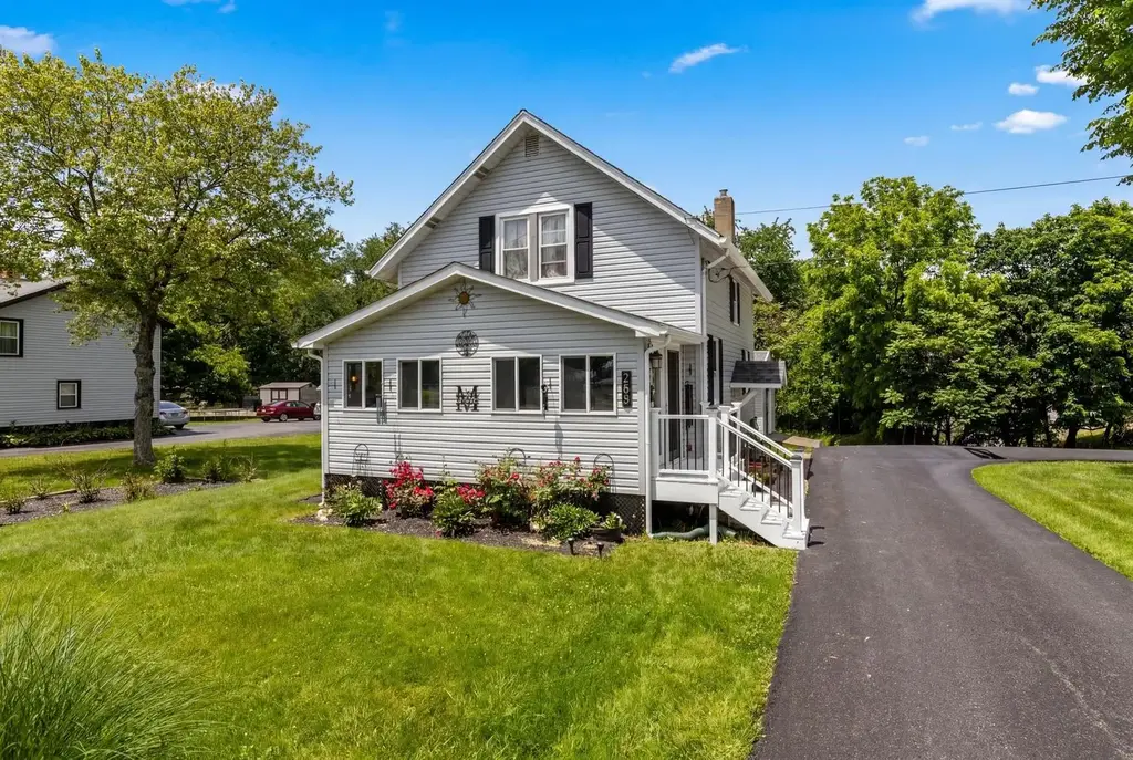 283 Center Grange Road, Center