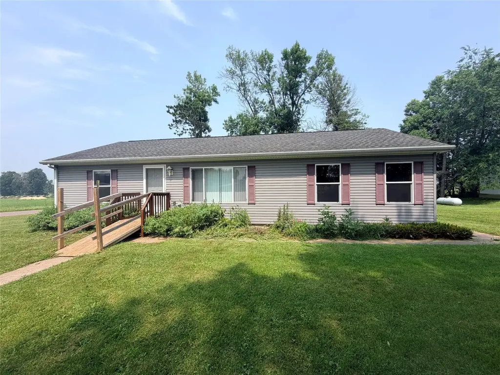 25239 90th Street, New Auburn