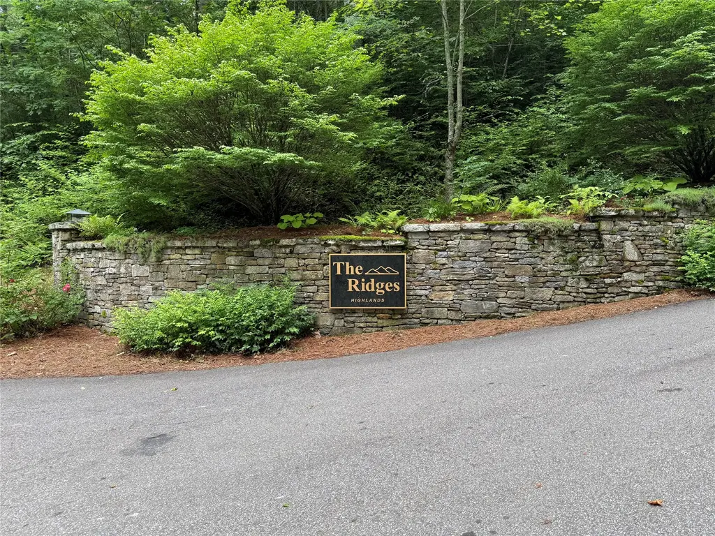 Historic Highlands Drive, Highlands