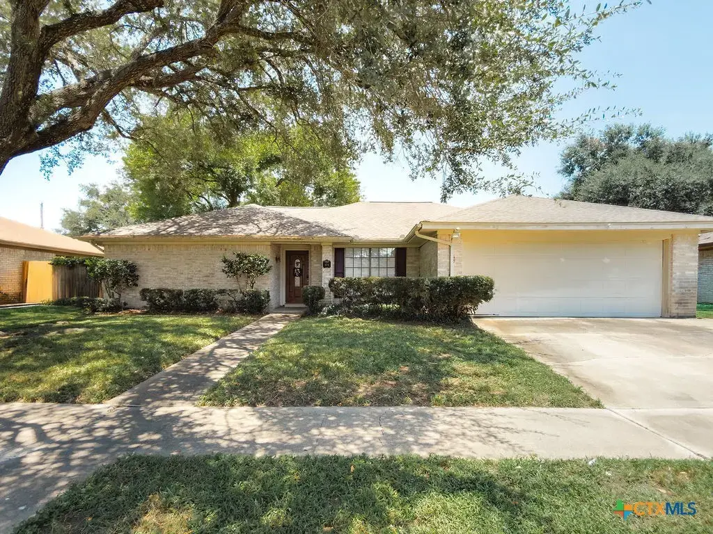 404 Alamogordo Drive, Victoria