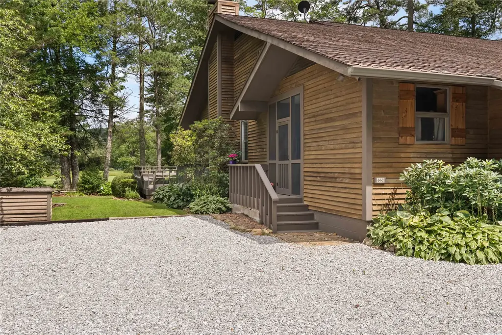 64 Saint Andrews Dr. 5, Sapphire