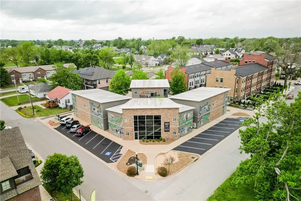 512 Sw B Street 10/12, Bentonville