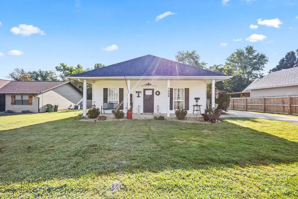 1405 S 5th Street, Rogers