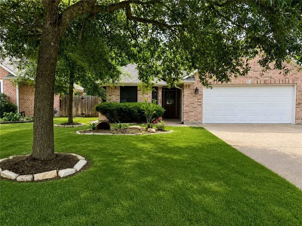 2364 Kendal Green, College Station
