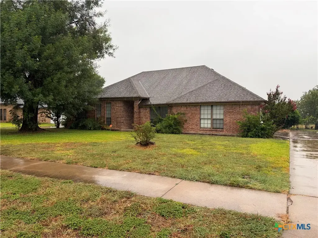 1413 S Roy Reynolds Drive, Killeen