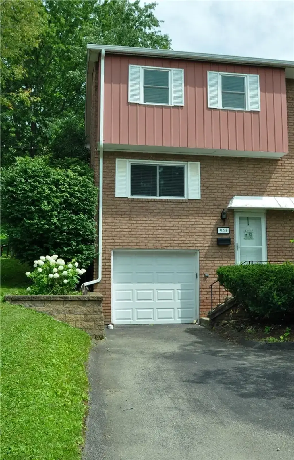 953 Academy Heights Drive, Hempfield