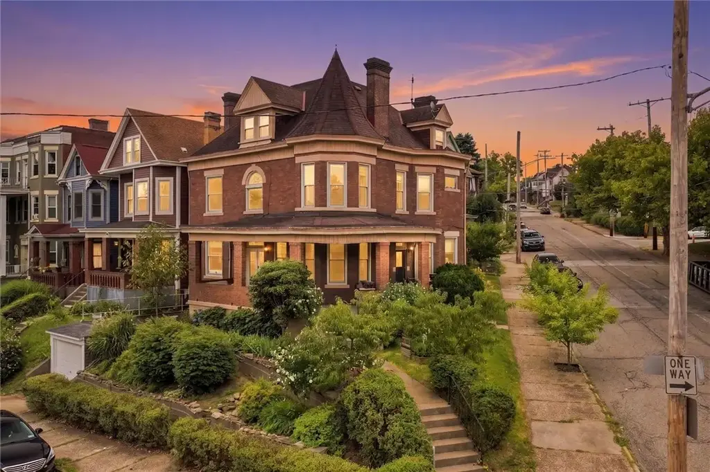 400 10th Avenue , Munhall