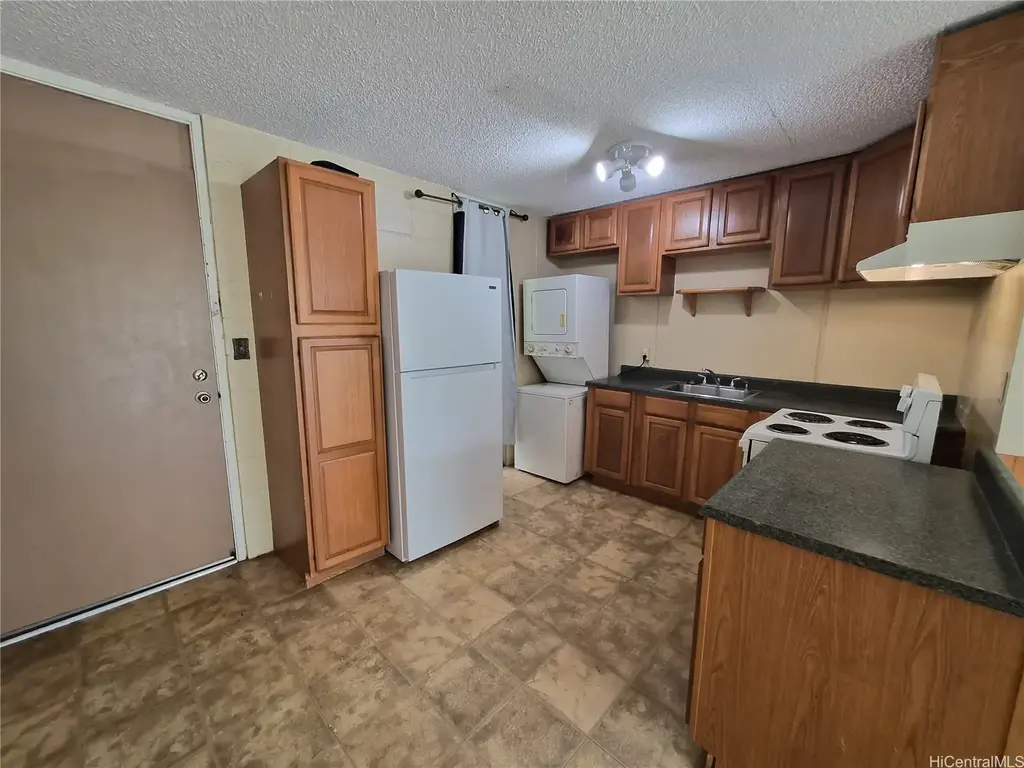 95-065 Waikalani Drive # F204, Mililani