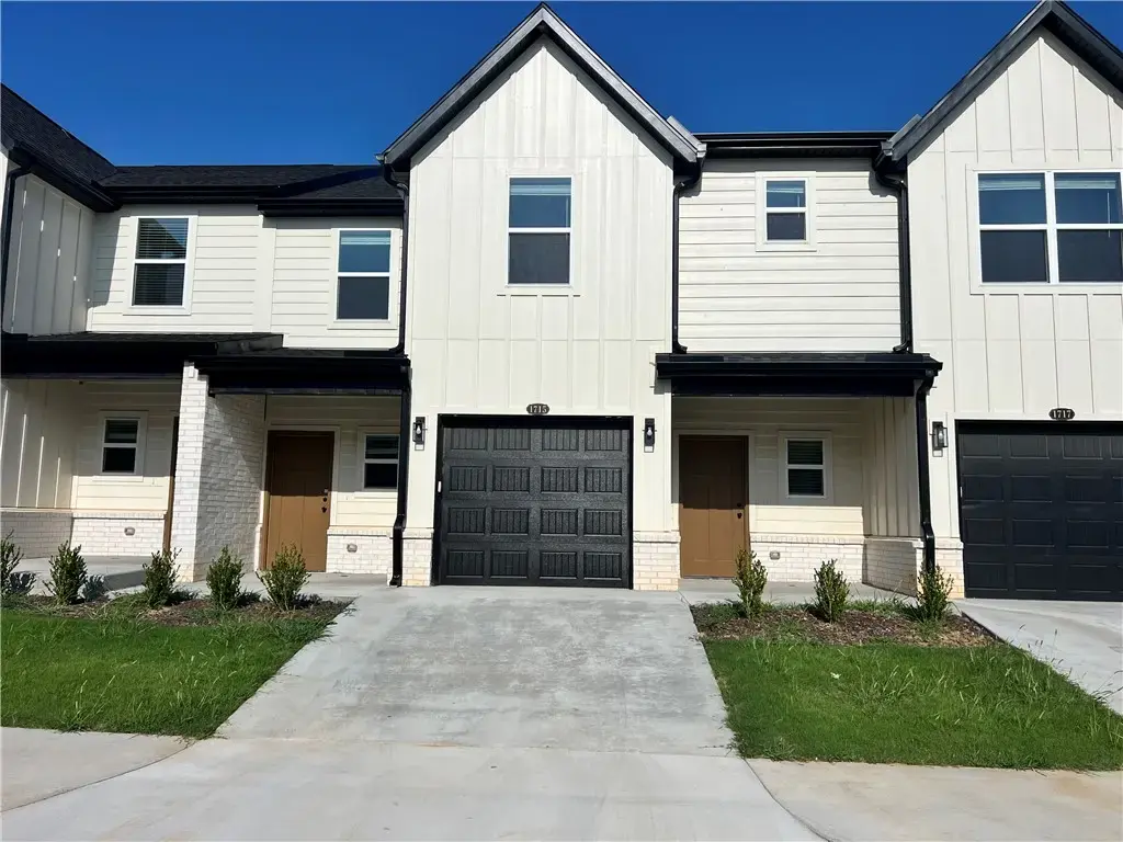 1715 Cuppett Circle, Pea Ridge