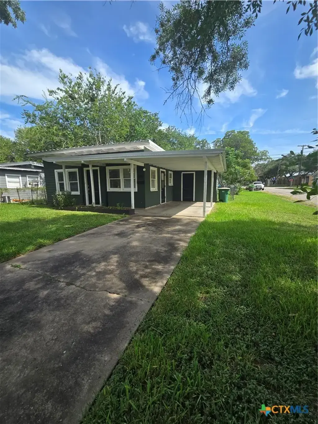 1501 E Rosebud Avenue, Victoria