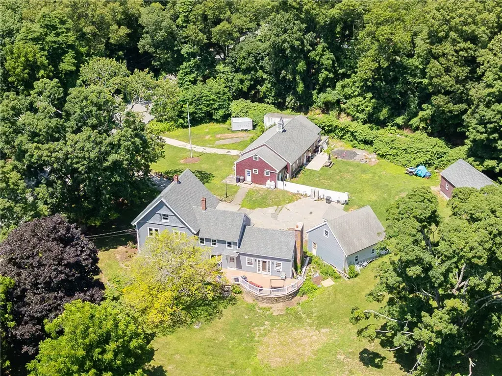 225 Scott Rd, Cumberland