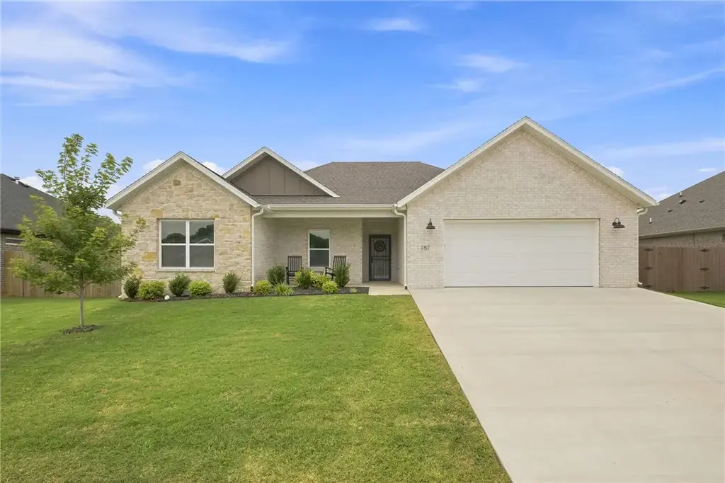 157 N Adler Avenue, Farmington