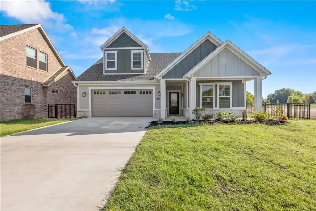 4323 W Huron Loop, Fayetteville