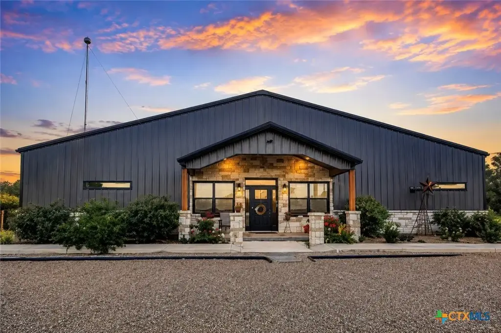 206 Deer Trail Lane, Goliad