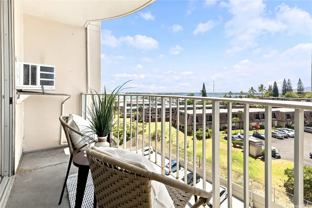 (unit #7-804) 98-1038 Moanalua Road, Aiea