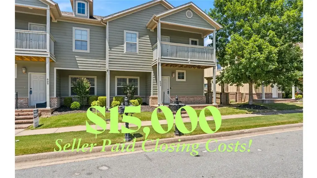 699 N Wordsworth Lane, Fayetteville