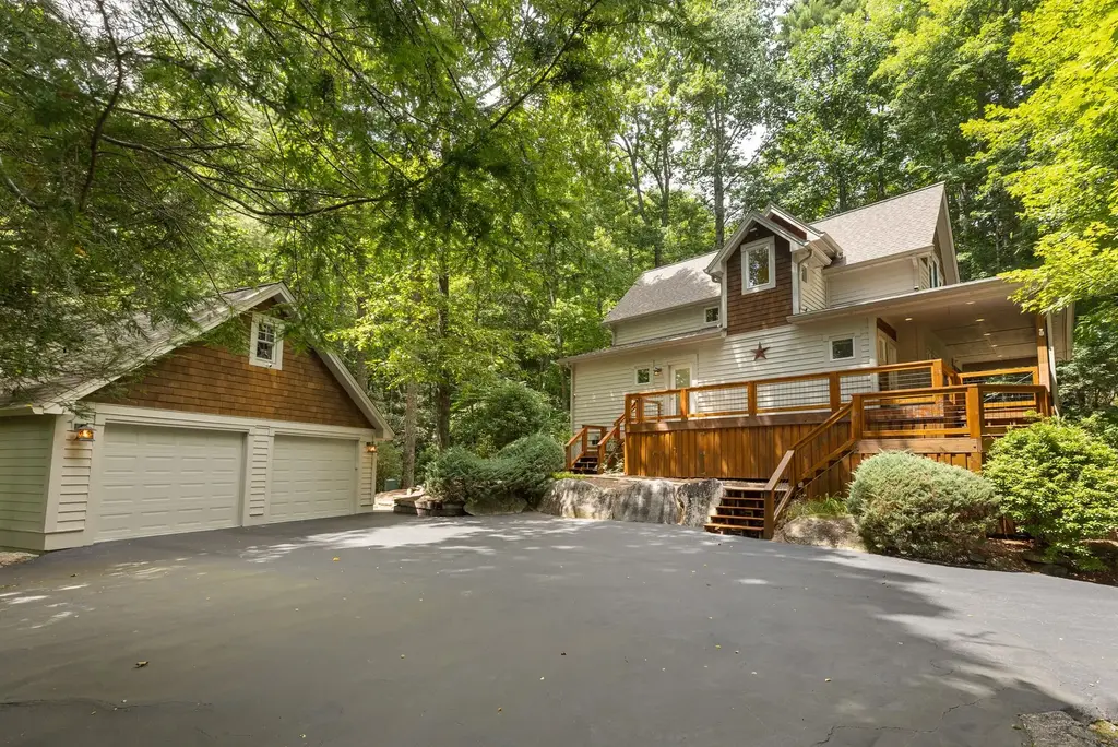 51 Evergreen Drive, Sapphire