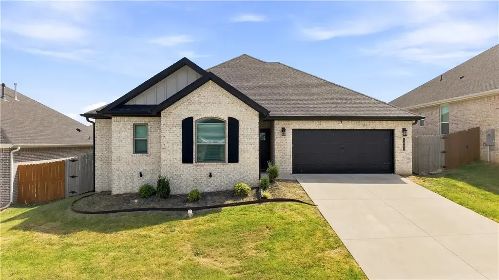 5805 Sw Macasin Avenue, Bentonville