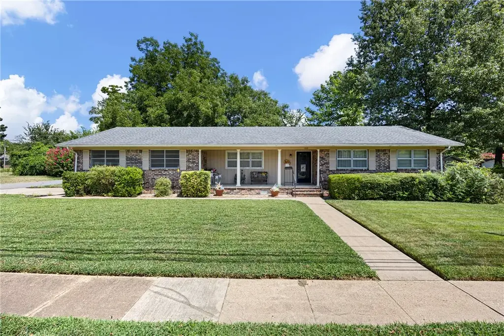 1010 N Detroit Avenue, Russellville