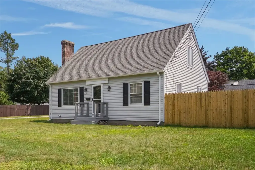 95 Harmony Ct, Warwick