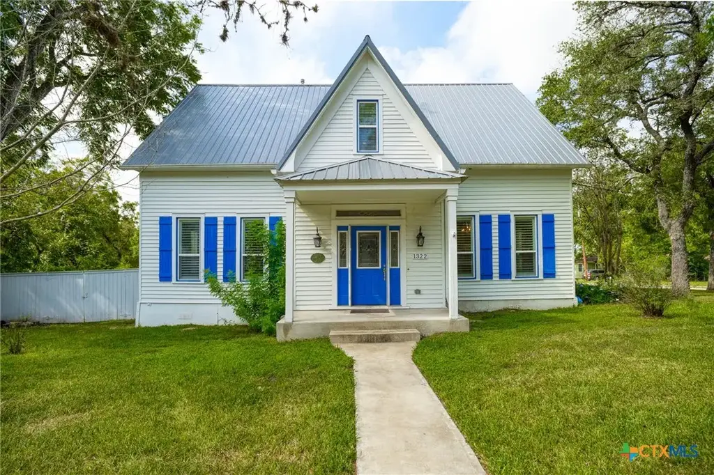1322 N Avenue F A, Shiner