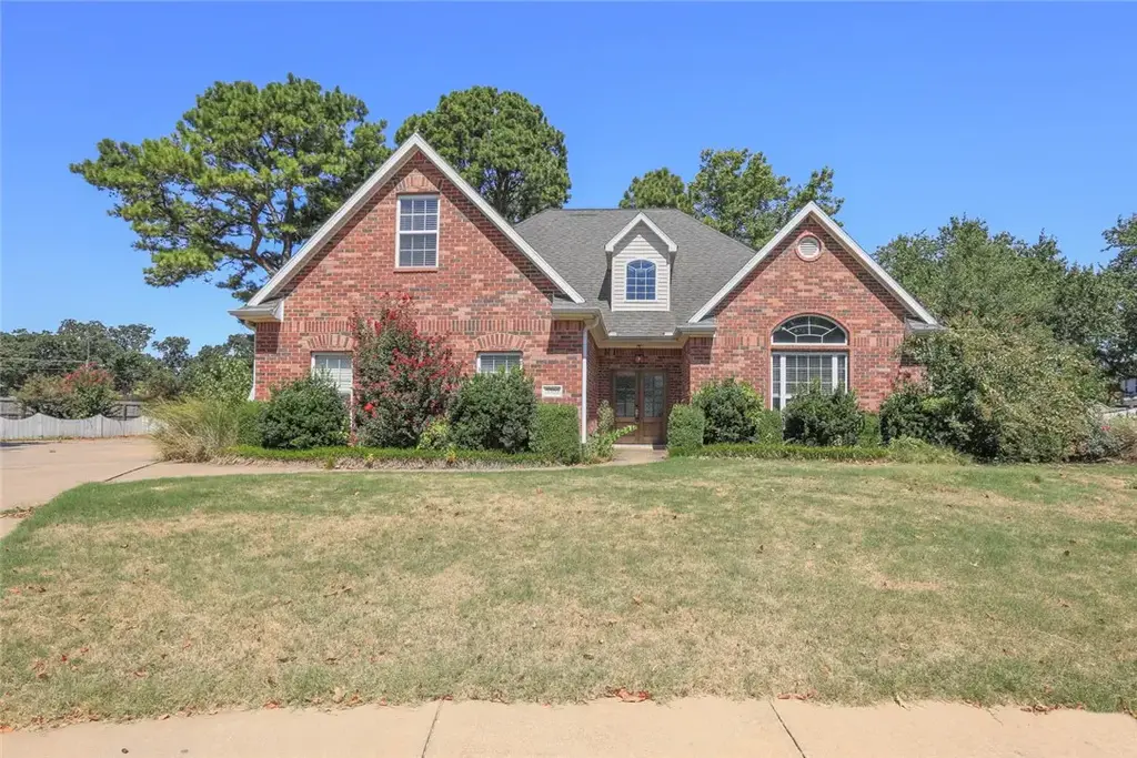 5300 S 44th Place, Rogers