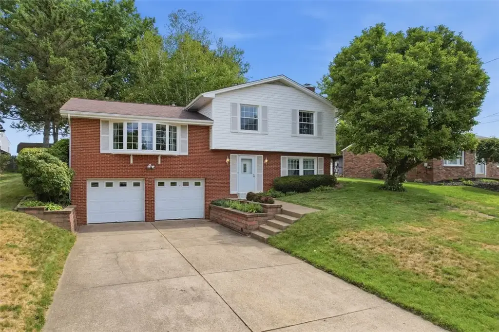 225 Princeton Drive, Center