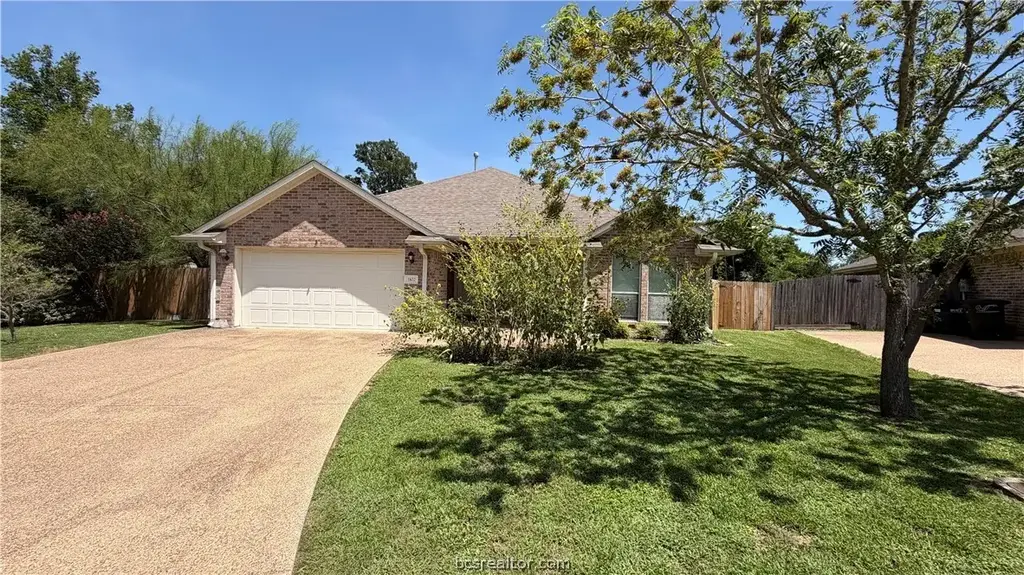 1102 Crested Point Court, College Station