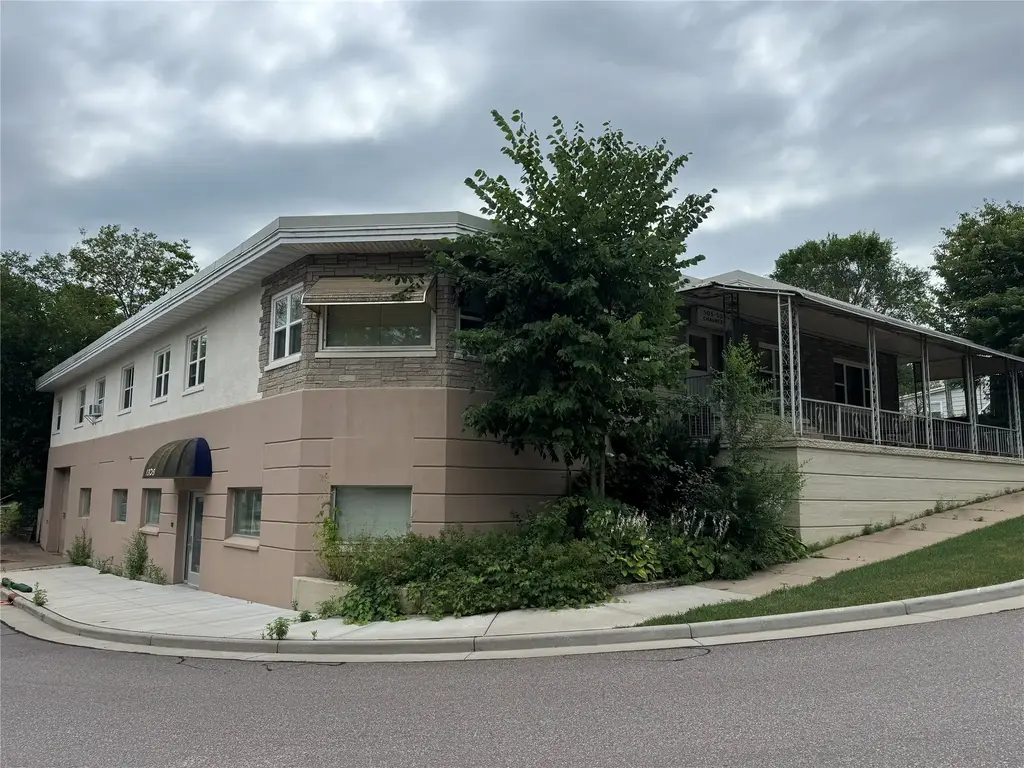 1305 Woodland Avenue 1-6, Eau Claire