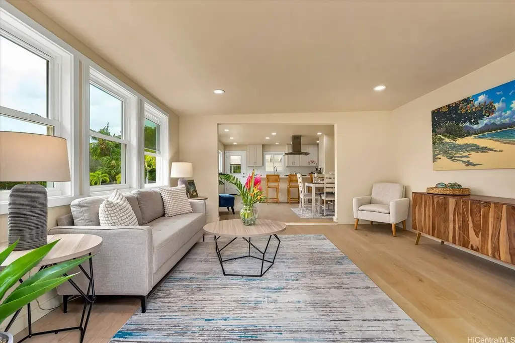 679 Kihapai Street # D, Kailua