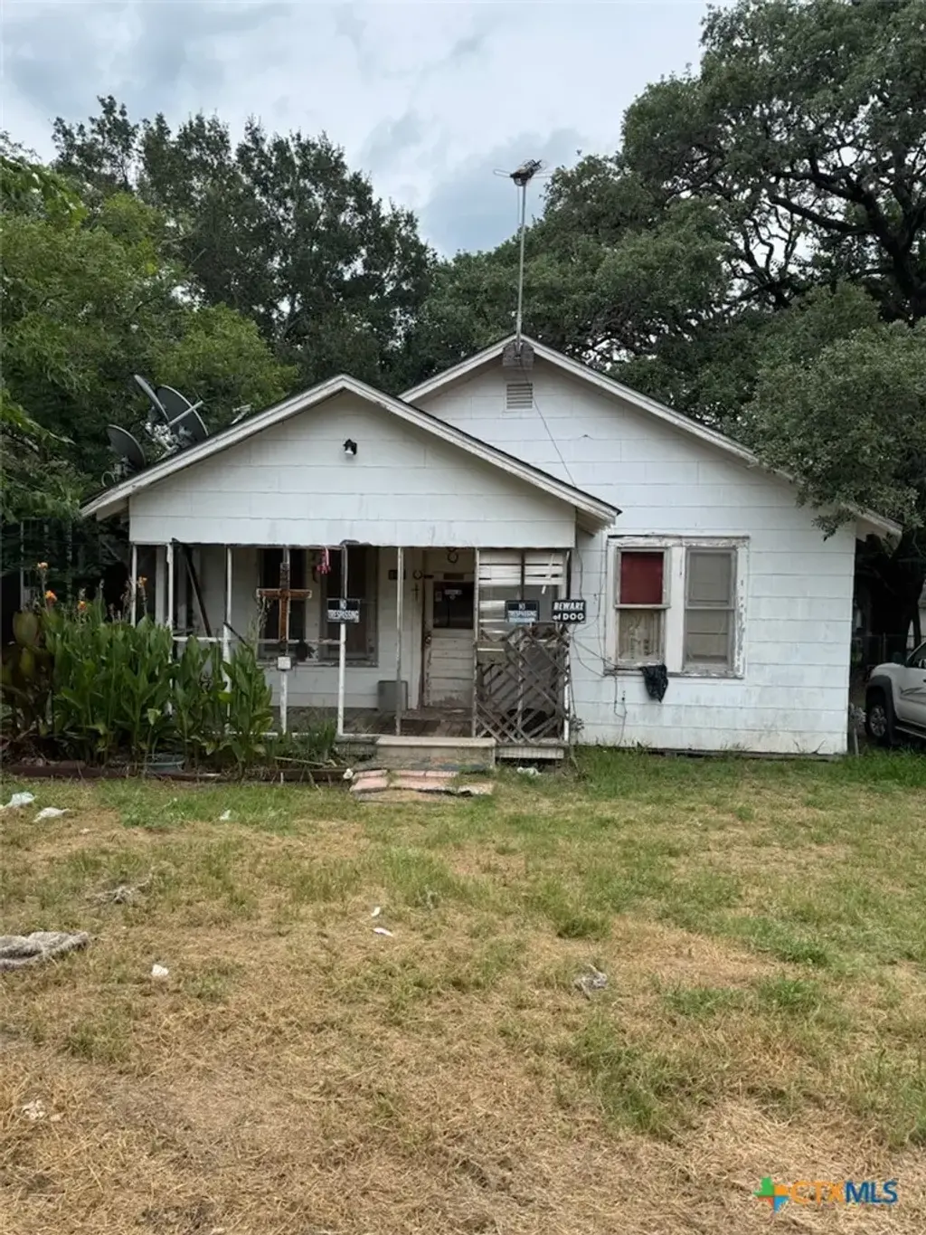 603 Davis Avenue, Yoakum